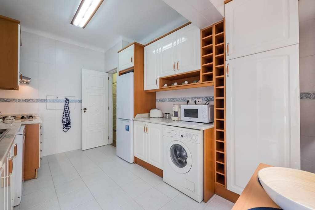Apart Lisboa Confortavel 2 Quartos Com Terraco Odivelas  Exterior photo